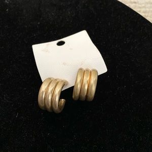 FREE PEOPLE SMALL TRIPLED HOOPS EARRINGS IN GOLD/BRASS NEW